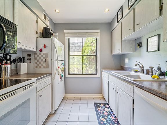 5th image of 733 Pennsbury Blvd