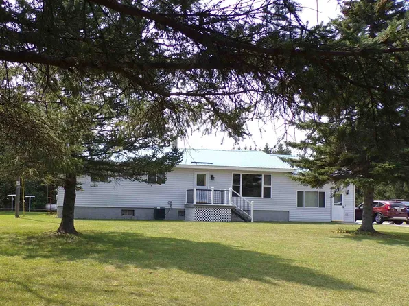 W13571 Aniwa Dr, Plainfield, WI 54966