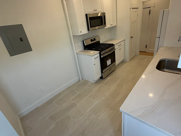 245 McLean Ave #6 — Photo 2