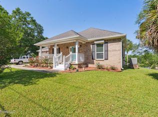 1405 Bay Ridge Dr, Gautier, MS 39553