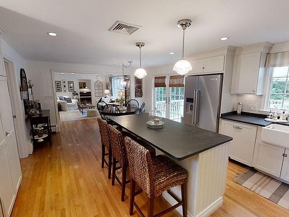 5th image of 30 Heritage Ln
