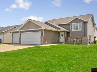 225 Cypress Dr, Mankato, MN 56001