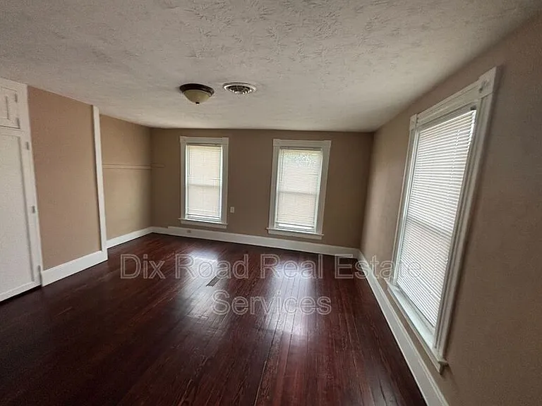 411 Millikin St — Photo 27