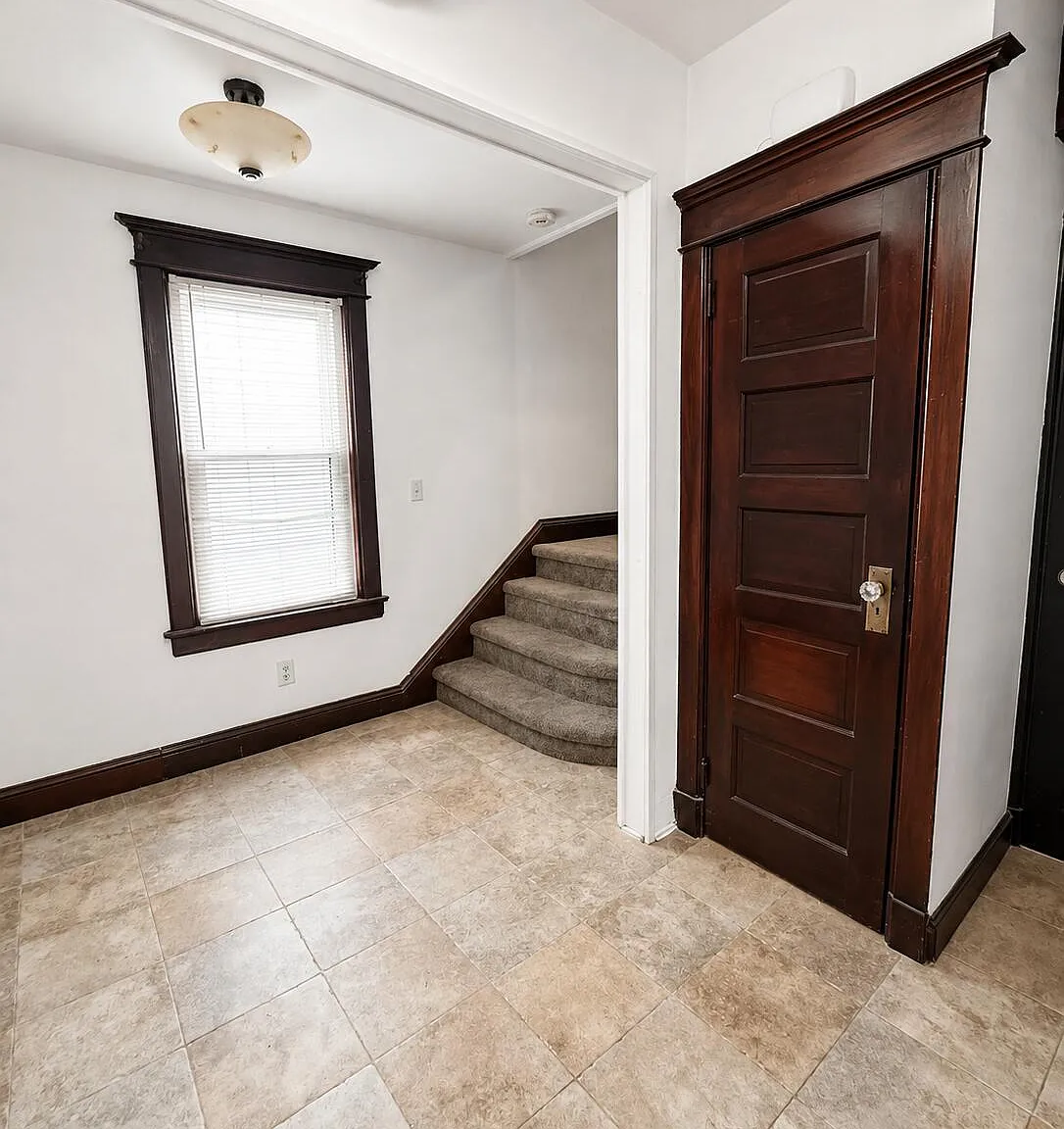 3 bed, 1.0 bath, 1120 sqft, $3,000 — Photo 2