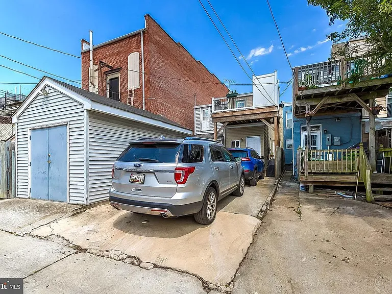 1636 S Hanover St — Photo 32