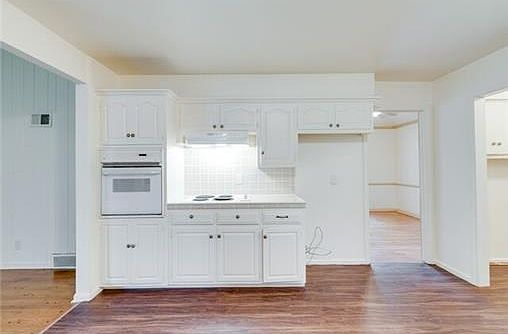 2nd image of 9615 Walmer St