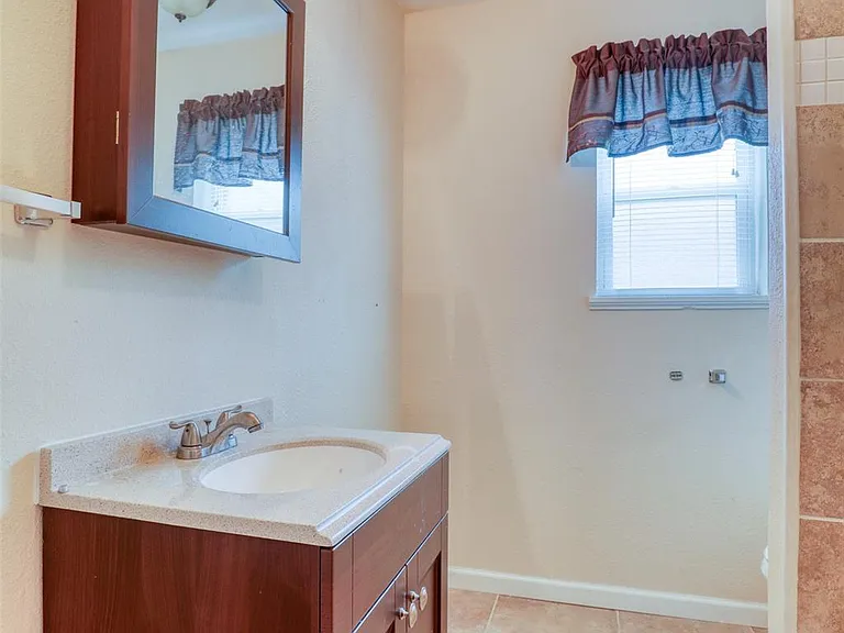 607 Rosewood Dr — Photo 42