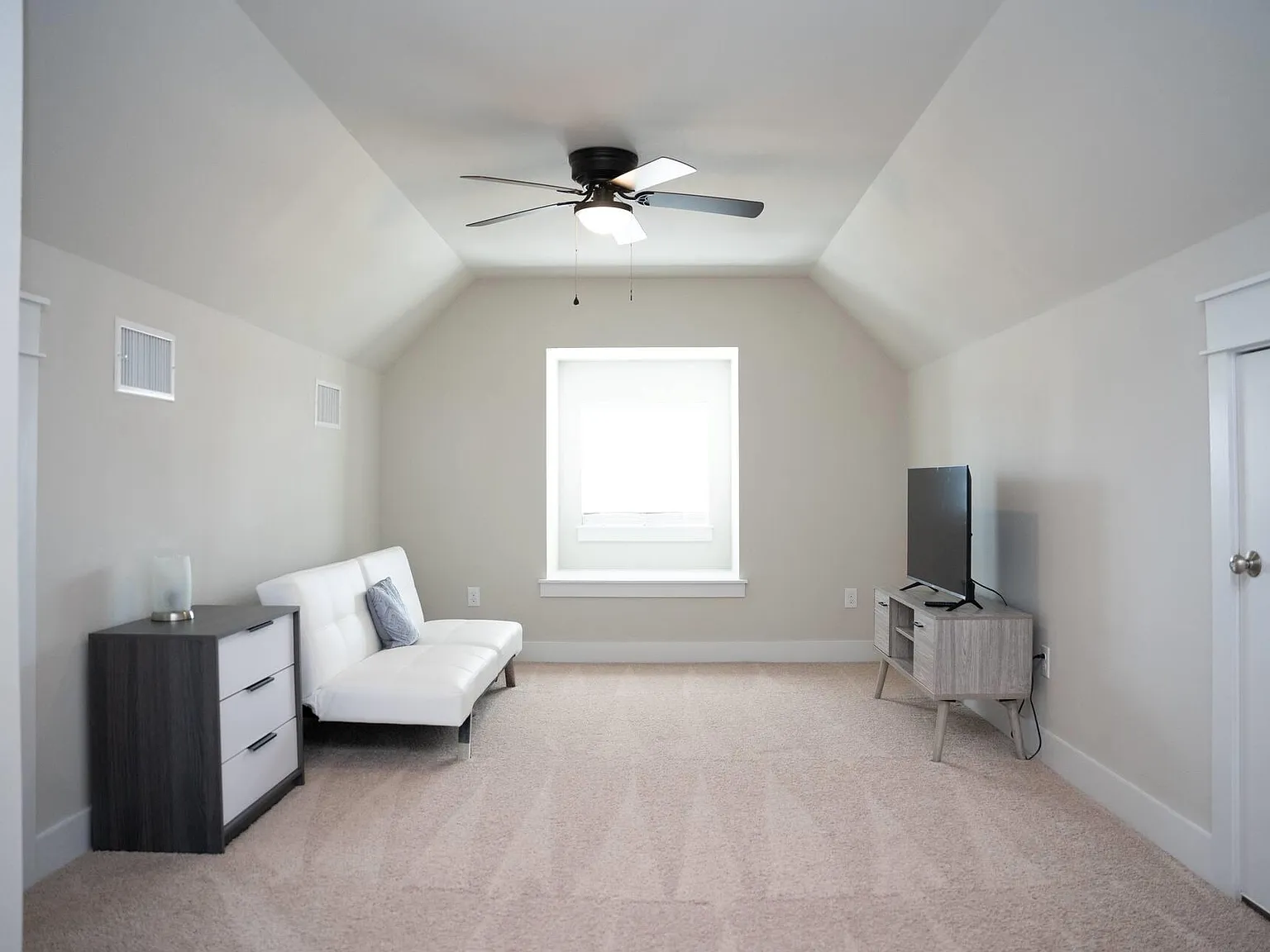 2 bed, 2.5 bath, 1689 sqft, $2,850 — Photo 4