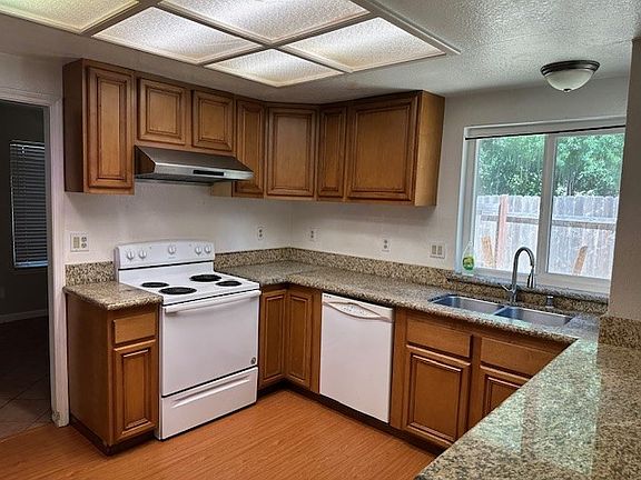 3rd image of 1870 Bridgecreek Dr