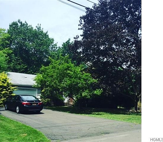 1st image of 11 Carlton Ln