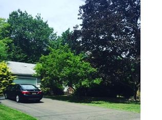11 Carlton Ln, Monsey, NY 10952