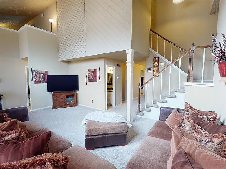 2408 W Boston St — Photo 24