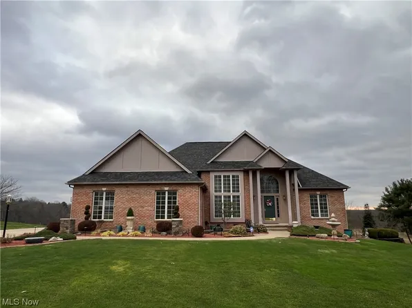 10179 Laurens Dr NE, Bolivar, OH 44612