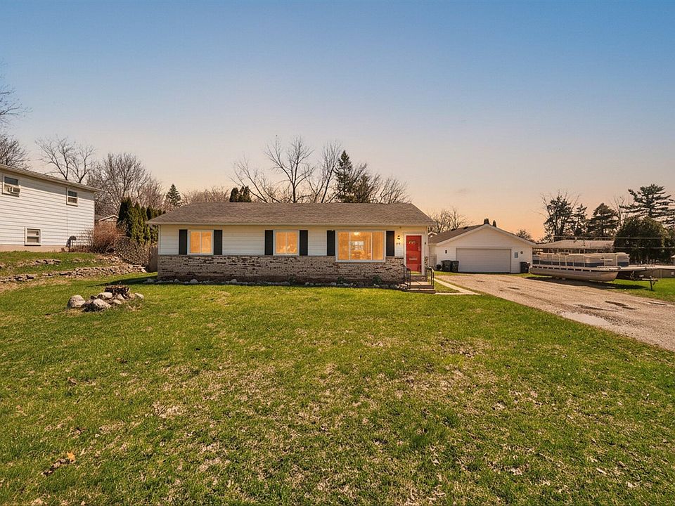 1st image of 893 Sherry Dr