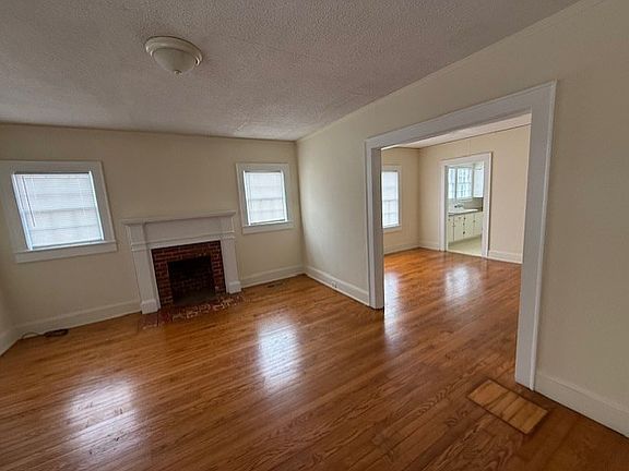 5th image of 160 20th St NE