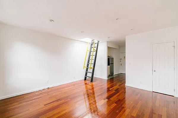 Rented by REAL New York | media 23