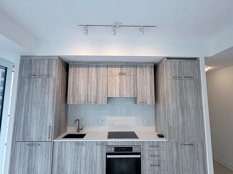 634 Church St #1403 — Photo 3