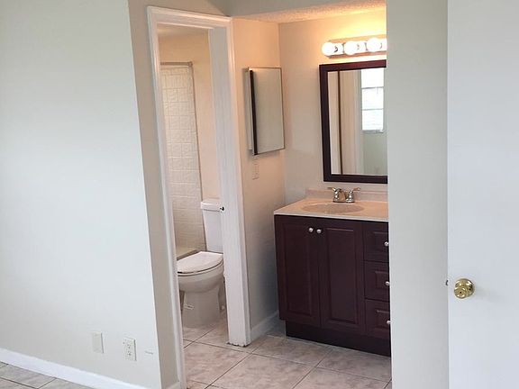 2nd image of 9962 Twin Lakes Dr