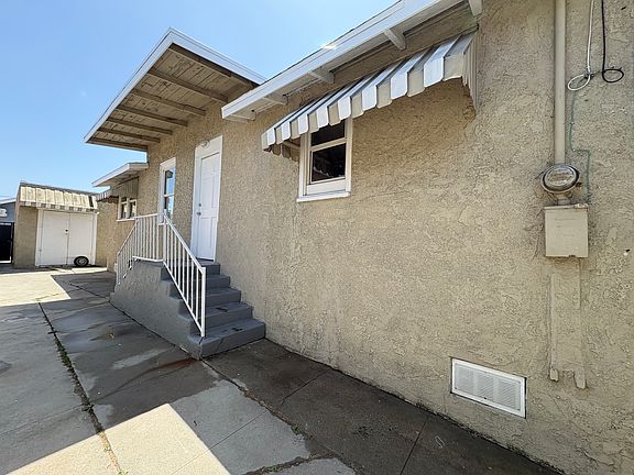 4th image of 563 W Sepulveda St