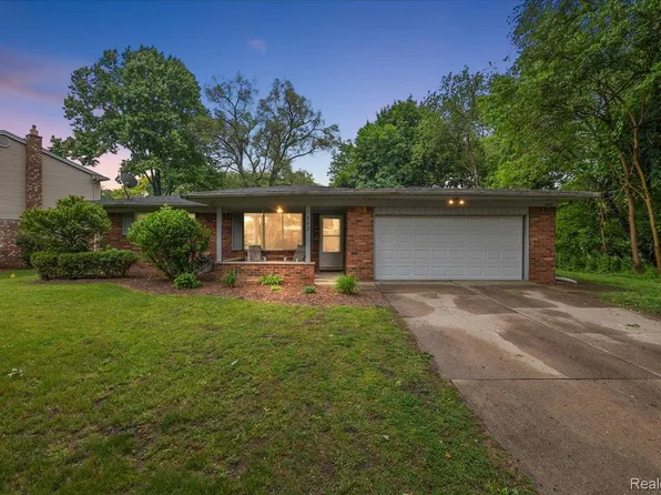 1462 Three Lakes Dr, Troy, MI 48085