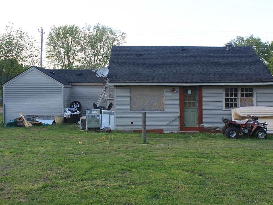 2nd image of 576 E Main St