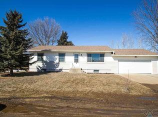 404 Jennifer Dr, Hartford, SD 57033