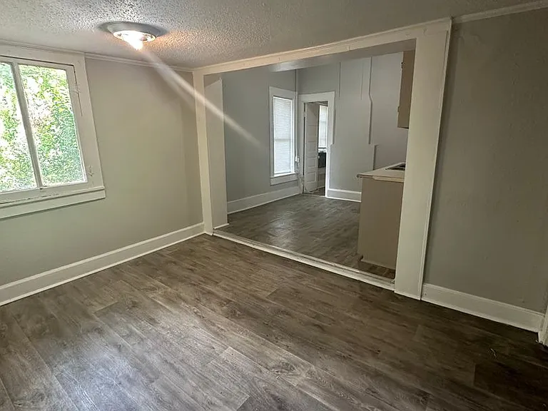216 W Magnolia St — Photo 11