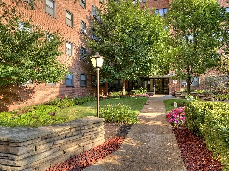 5550 S Dorchester Ave — Photo 9