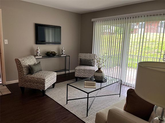 2nd image of 10073 Bunker Hill Dr APT C