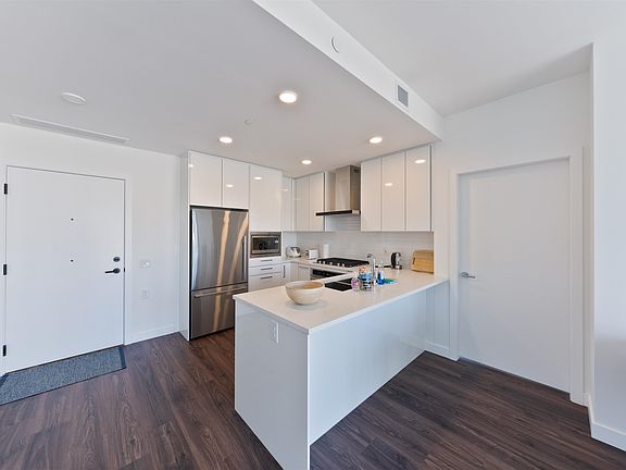 3rd image of 518 Clarke Rd #1702