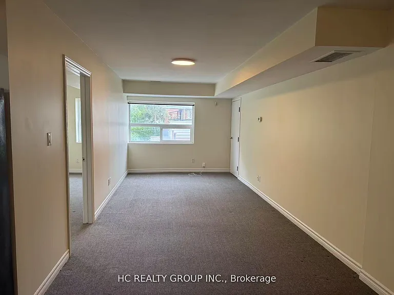 1606 Queen St E #3 — Photo 1