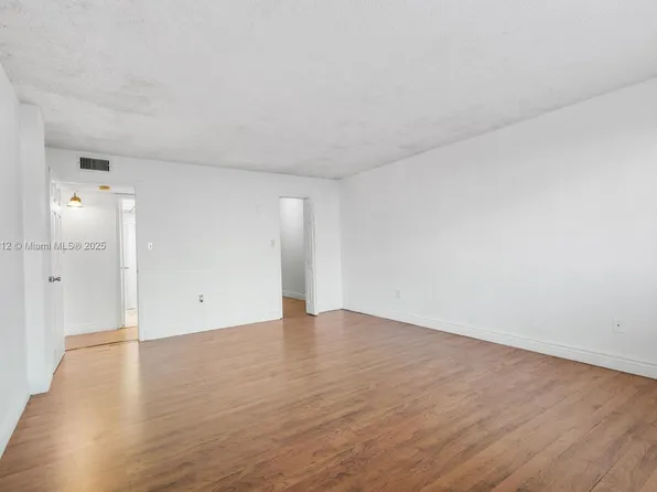 6980 NW 186th St APT 3-120, Hialeah, FL 33015