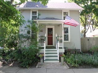 302 Richards St, Geneva, IL 60134