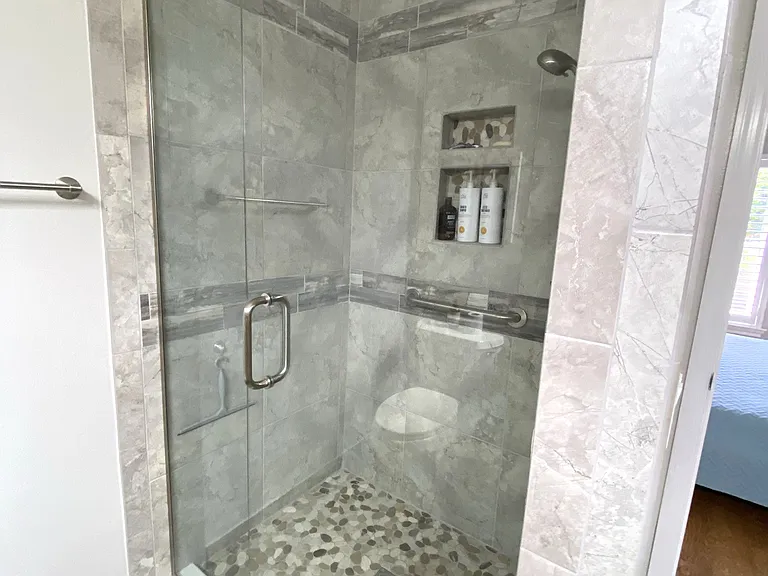 640 Danbury St — Photo 12