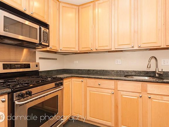 3rd image of 535 W Oakdale Ave #2