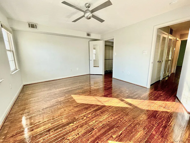 1228 C St SE — Photo 11