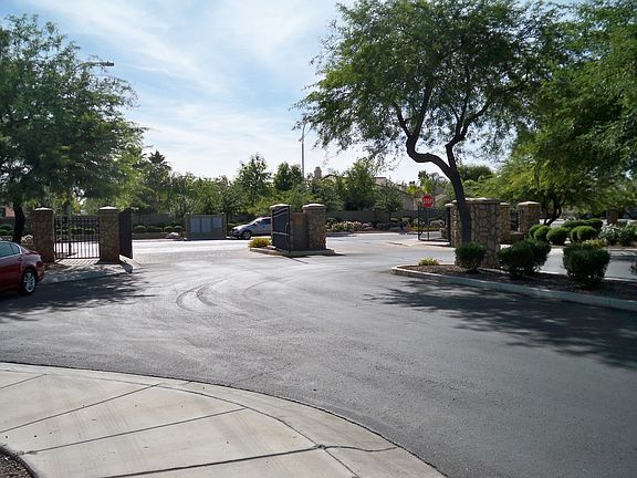 2nd image of 930 E Kaibab Pl