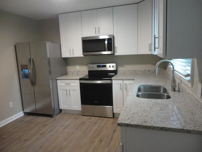 137 W Barbee St — Photo 2