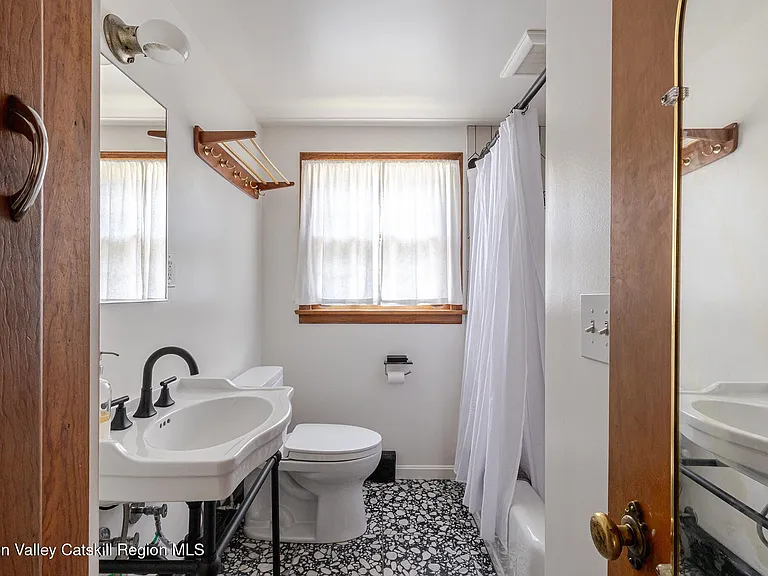 37 Harry Howard Ave — Photo 10