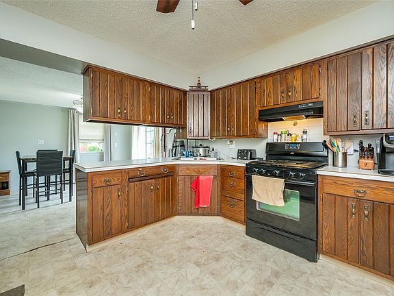 5th image of 2829 E 36th Ct
