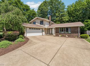 27020 Sleepy Hollow Dr, Westlake, OH 44145