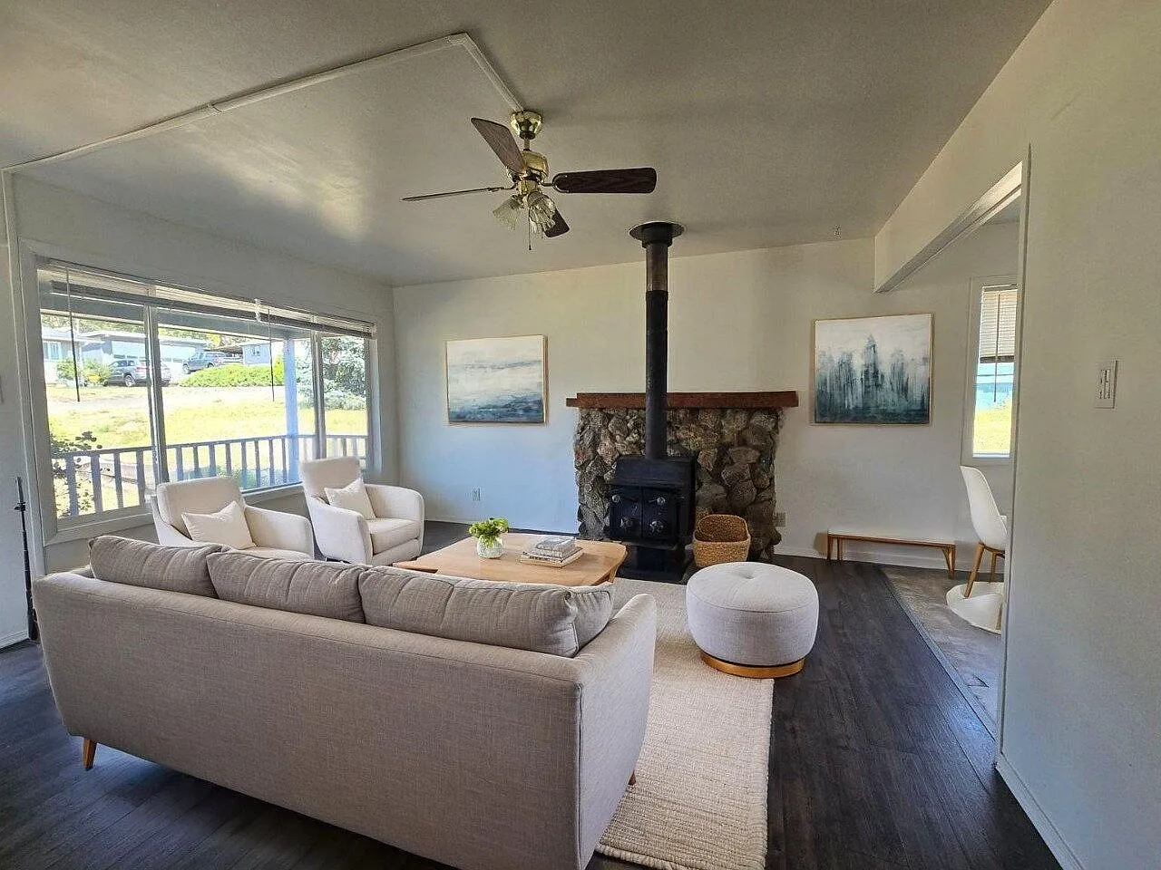 3 bed, 1.0 bath, 1008 sqft, $1,600 — Photo 1