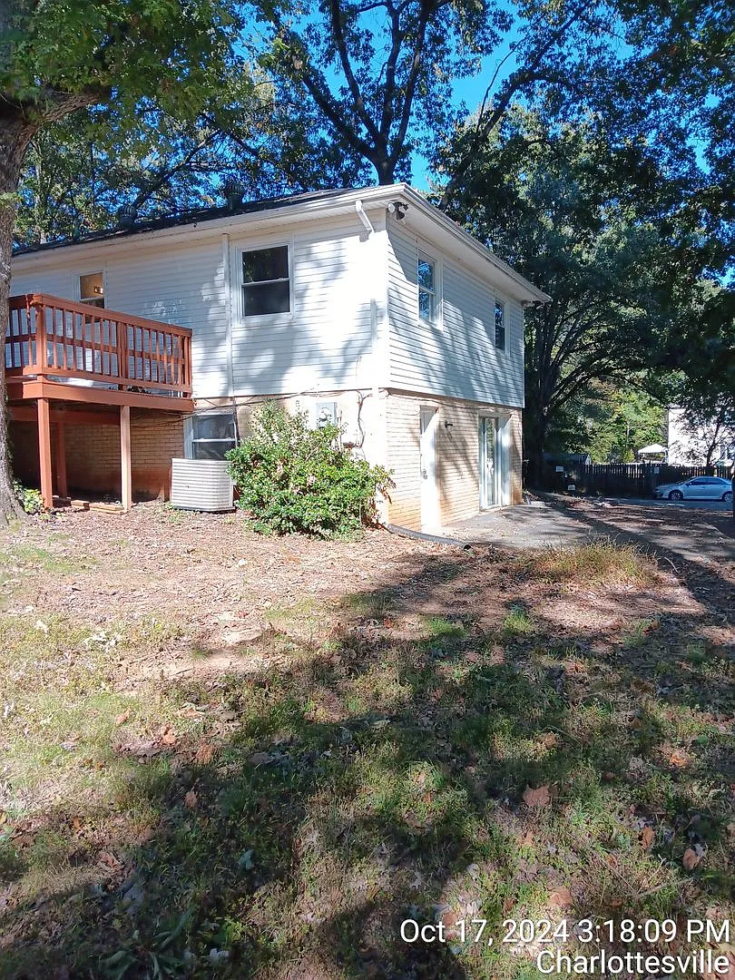 Spacious 5-Bedroom 2 Bath Home in Historic Downtown Charlottesville — Photo 4