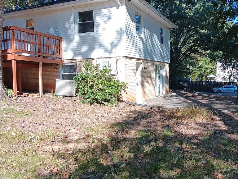 110 Middlesex Dr — Photo 4