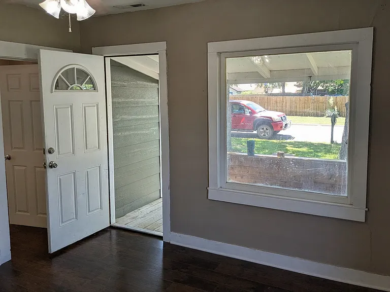 310 N Locust St — Photo 3