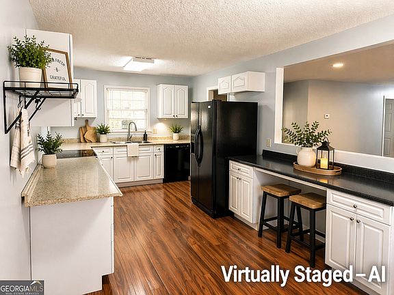 3rd image of 4055 Golfview Dr