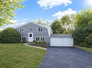 44 University Heights Dr, Stony Brook, NY 11790