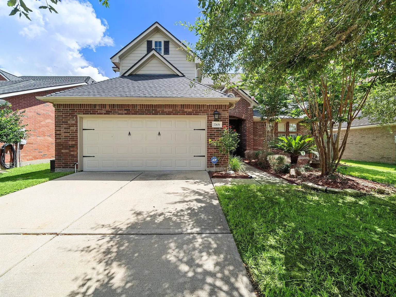 4 bed, 3.5 bath, 2560 sqft, $3,900 — Photo 1