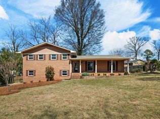 1812 Seneca Rd, Vestavia Hills, AL 35216