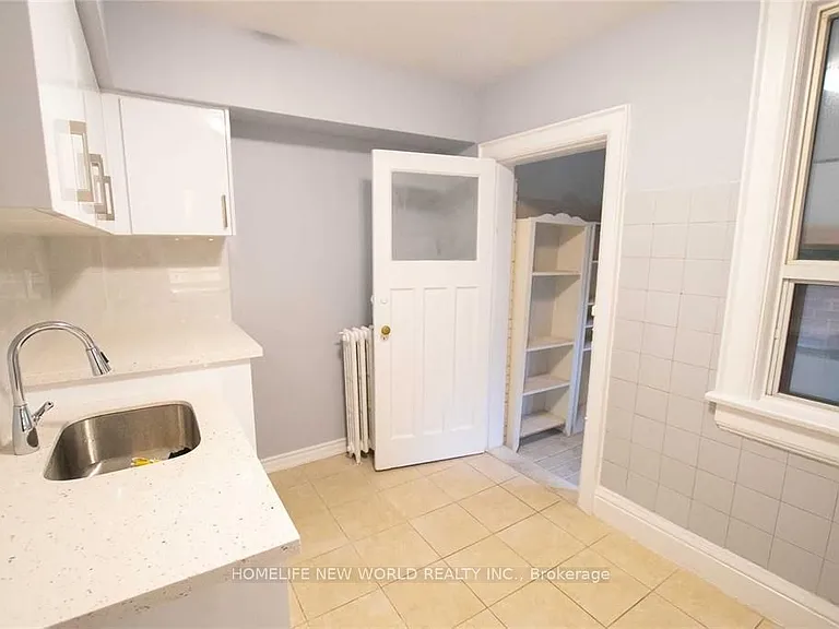 1104 College St #3 — Photo 10